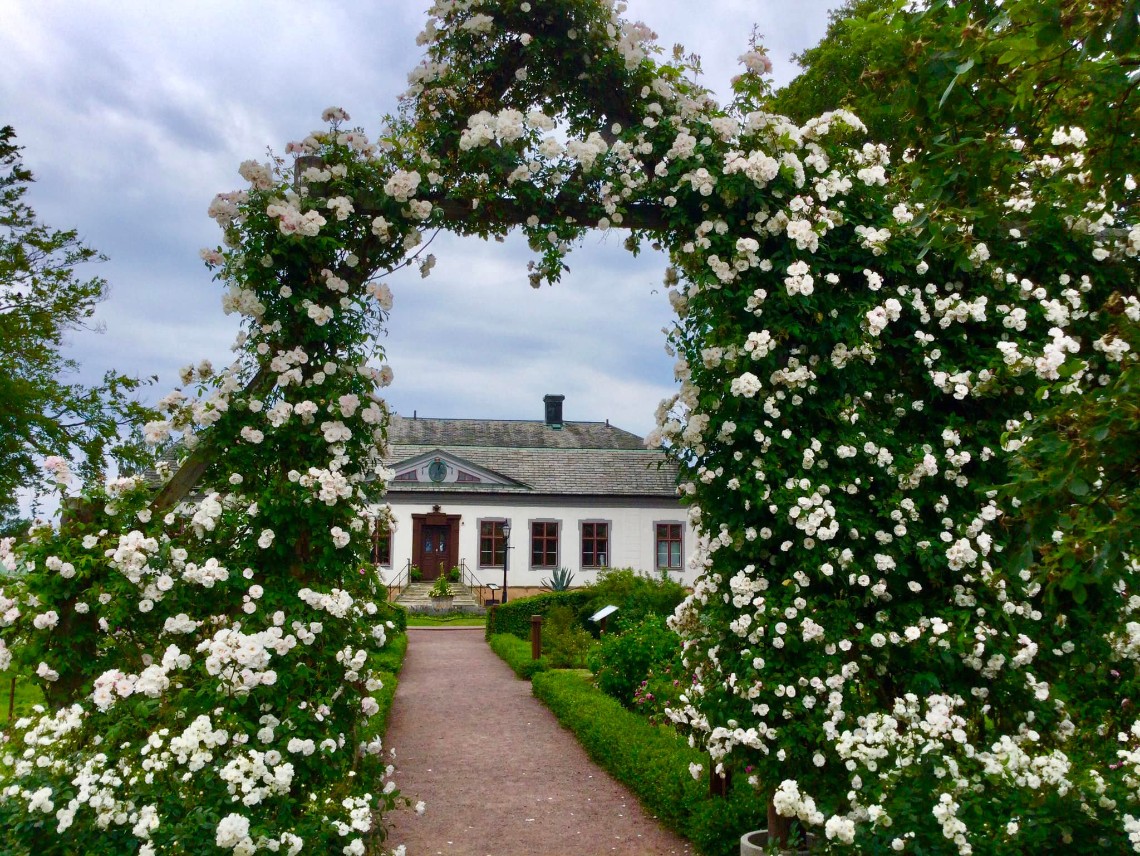 Bild: Rosenlunds herrgård och rosarium